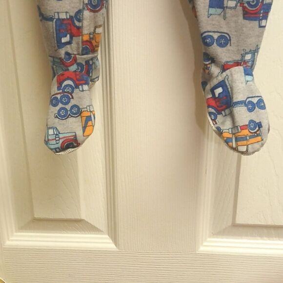 ⭐️5/$25 SALE JUST ONE YOU (CARTER'S) Boys 12M Semi Themed Footie PJ's Gray/Blue - Picture 2 of 6